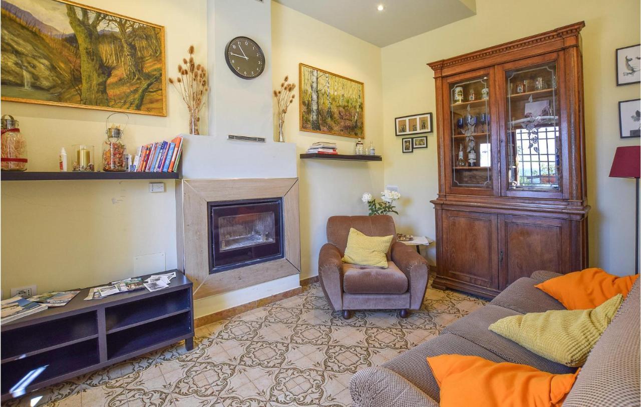 5 Bedroom Amazing Home In Fabbiano Fabbiano  Exterior photo
